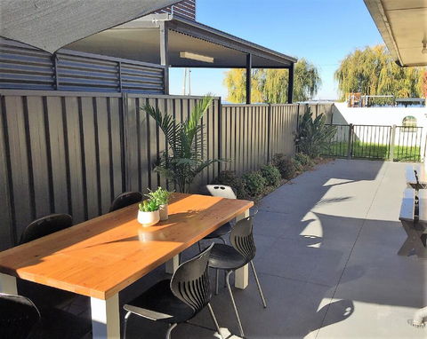 Lake Escape On Pool Avenue - Accommodation Redcliffe 2