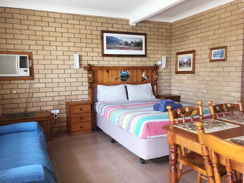 Lake Front Motel - Accommodation Redcliffe 2
