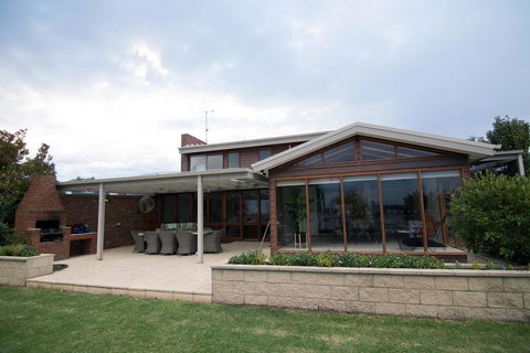 Lake House 61 Mulwala - Accommodation Redcliffe 3