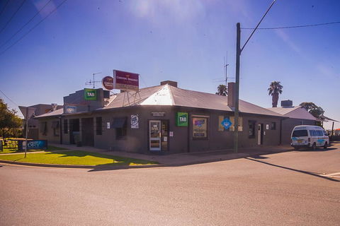 Lake Mulwala Hotel Motel - Accommodation Redcliffe 0