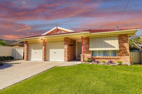 Lakelandia - Accommodation Redcliffe 2