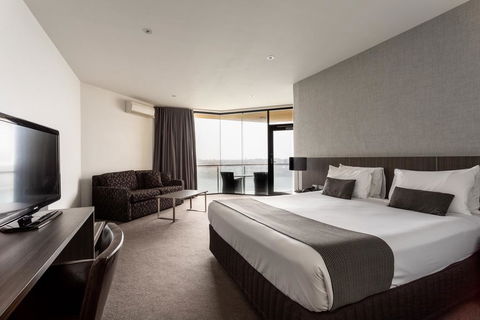 Lakes Hotel - Accommodation Redcliffe 1
