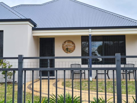 Lakeview Getaway - Accommodation Redcliffe 0