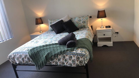 Lakeview Getaway - Accommodation Redcliffe 1