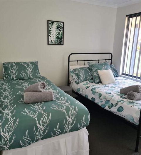 Lakeview Getaway - Accommodation Redcliffe 3