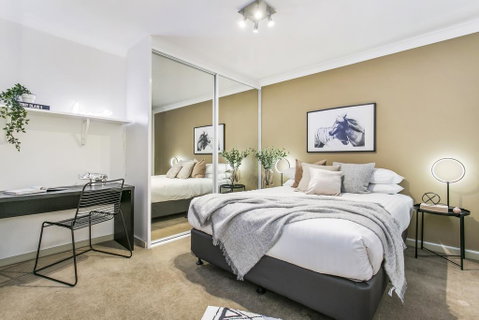 Large Unit Amid Inner-city Greenery Close To CBD - Accommodation Redcliffe 2