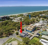 LAVISH BEACH HOUSE ON THE SURF SIDE - Accommodation Redcliffe