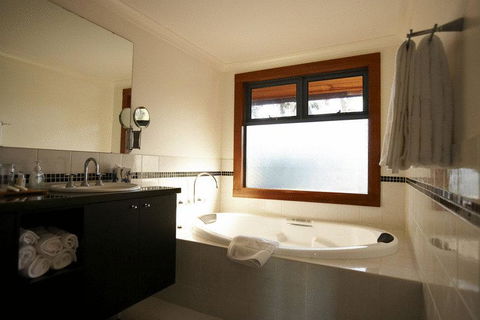 Lazy River Boutique Bed & Breakfast - Accommodation Redcliffe 2
