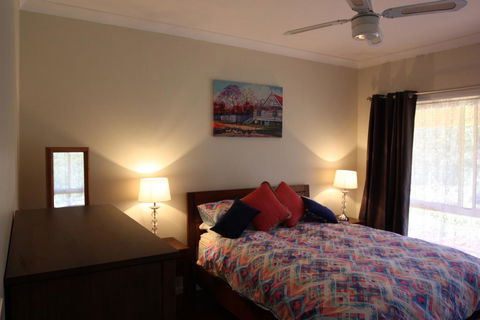 Lenoroc - Accommodation Redcliffe 0