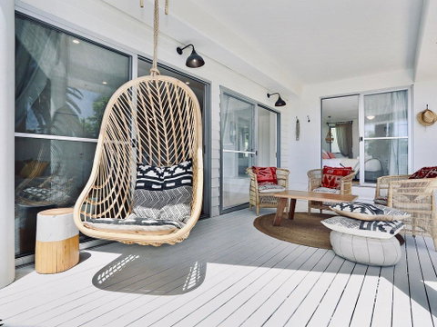 Lighthouse Lounge - Accommodation Redcliffe 0