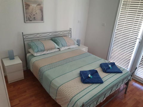 LiL House - Accommodation Redcliffe 0