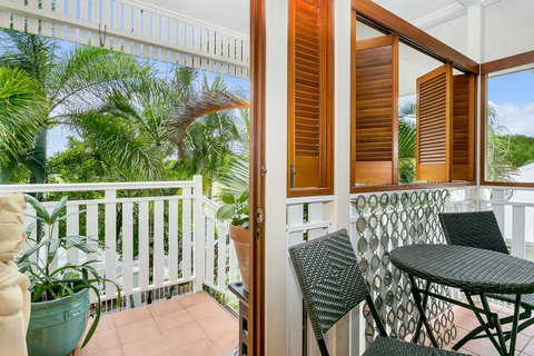 Lilyfield Apartments - Two Bedroom Apartment - Accommodation Redcliffe 3