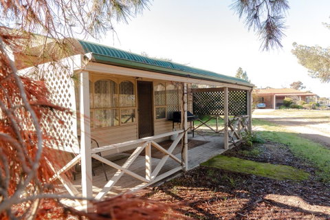 Limestone Cottage - Accommodation Redcliffe 0