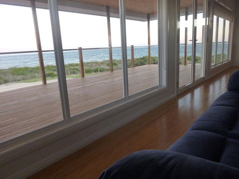 Lincoln View Holiday House - Accommodation Redcliffe 2