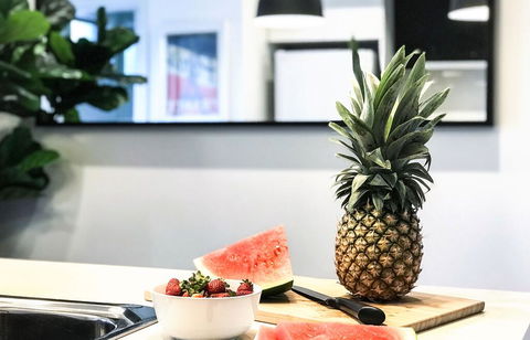 LUXE - Park Views, Wine, Wifi, Netflix, Garage, PETS Ok! - Accommodation Redcliffe 2