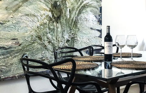 LUXE - Park Views, Wine, Wifi, Netflix, Garage, PETS Ok! - Accommodation Redcliffe 3