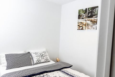 Luxurious Getaway Apartment - Accommodation Redcliffe 1