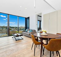 Luxury and Right next to the Central station  Shopping Center - Accommodation Redcliffe