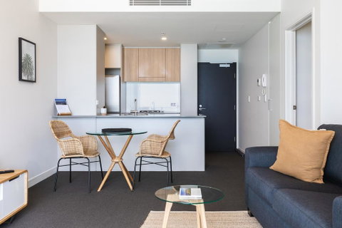 Luxury Beachfront Apartment In Newcastle - Accommodation Redcliffe 2