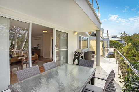 Luxury Boardwalk Apartment - Unit 7 - Accommodation Redcliffe 1