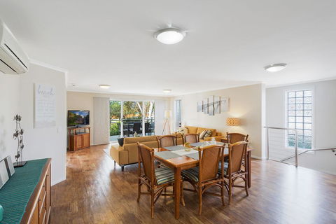 Luxury Boardwalk Apartment - Unit 7 - Accommodation Redcliffe 3