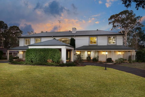Luxury Bungalow - Accommodation Redcliffe 0