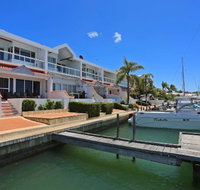 Luxury Canal Vista - Accommodation Redcliffe