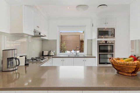Luxury Family-size Home In Smart Beachside Suburb - Accommodation Redcliffe 2