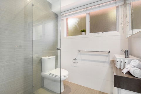 Luxury Family-size Home In Smart Beachside Suburb - Accommodation Redcliffe 3