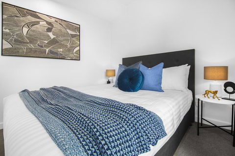 Luxury Inner-city Pad With Pool, Gym And Sauna - Accommodation Redcliffe 3