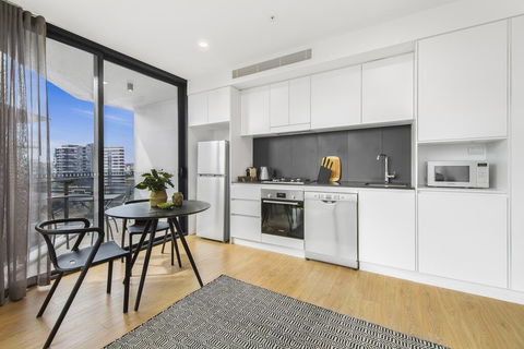 Luxury Inner-city Pad With Pool, Gym And Sauna - Accommodation Redcliffe 1