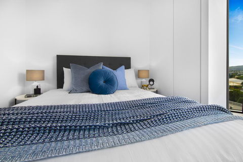 Luxury Inner-city Pad With Pool, Gym And Sauna - Accommodation Redcliffe 2