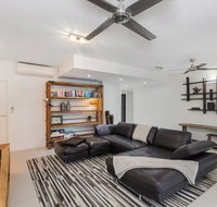 Luxury Pool Side Apartment in Beachfront Resort - Accommodation Redcliffe