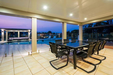 Luxury Waterfront Home - Accommodation Redcliffe 2