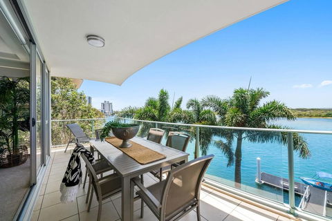 Luxury Waterfront Maroochydore Free Wine Netflix Parking - Accommodation Redcliffe 0