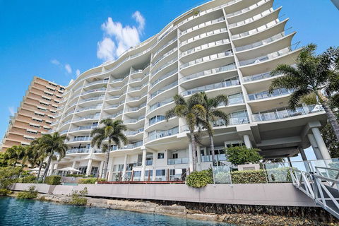 Luxury Waterfront Maroochydore Free Wine Netflix Parking - Accommodation Redcliffe 2