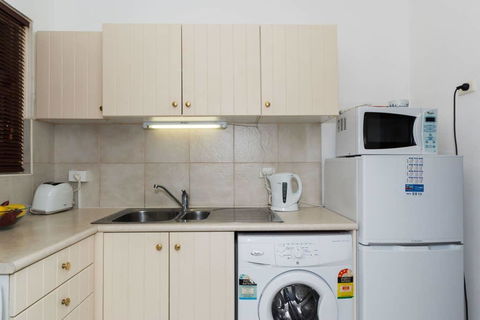 M104 Central Location In Free Transit Zone - Accommodation Redcliffe 3