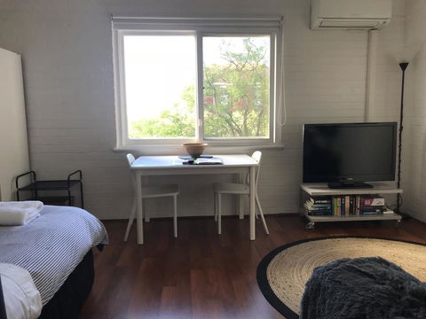 M106 Holiday Apartment In The City - Accommodation Redcliffe 2