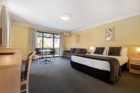 Maclin Lodge Motel - Accommodation Redcliffe 2