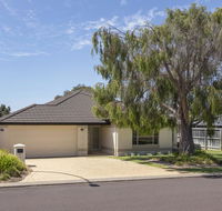 Macs Manor - Accommodation Redcliffe