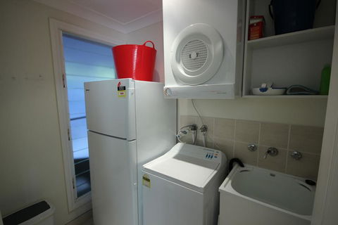 MAGIC BEACH HOUSE - PET FRIENDLY - Accommodation Redcliffe 2