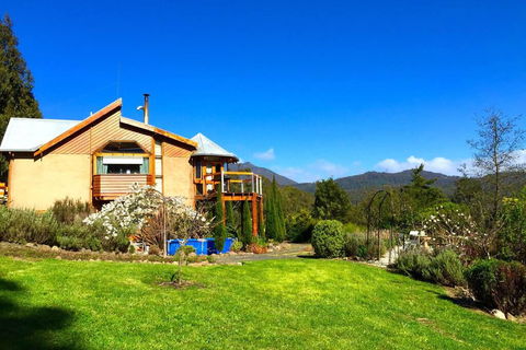 MAGICAL MOUNTAIN RETREAT - 20 Mins To CBD And Only 10 To MONA! - Accommodation Redcliffe 2
