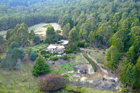 MAGICAL MOUNTAIN RETREAT - 20 Mins To CBD And Only 10 To MONA! - Accommodation Redcliffe 1