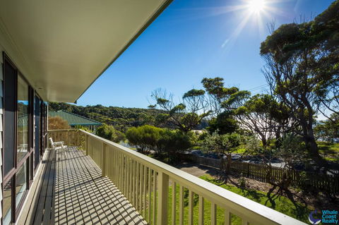 Magical Mystery Bay Road - Accommodation Redcliffe 3