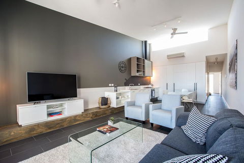 Magnificent Apartment + FREE Car Park Near CBD - Accommodation Redcliffe 2