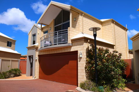 MANDURAH On The TERRACE - Accommodation Redcliffe 0