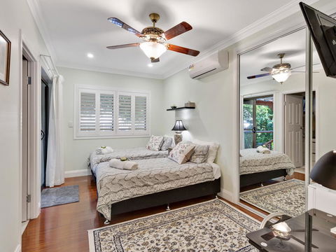 Margate House - Accommodation Redcliffe 2