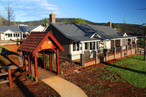 Marysville Garden Cottages - Accommodation Redcliffe 3