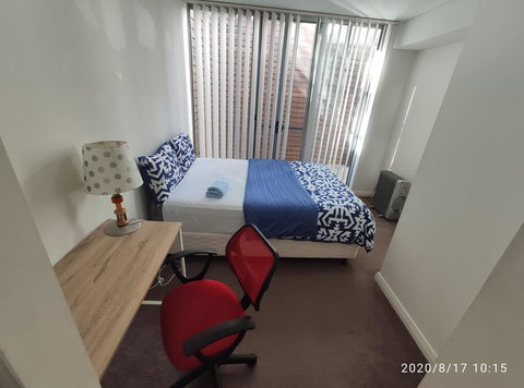 Mascot Clean Bedroom - Accommodation Redcliffe 3
