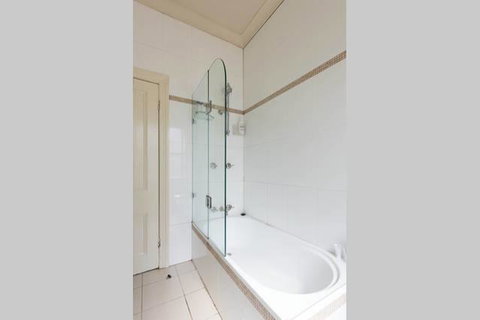 Master Room With Air Con - Accommodation Redcliffe 1